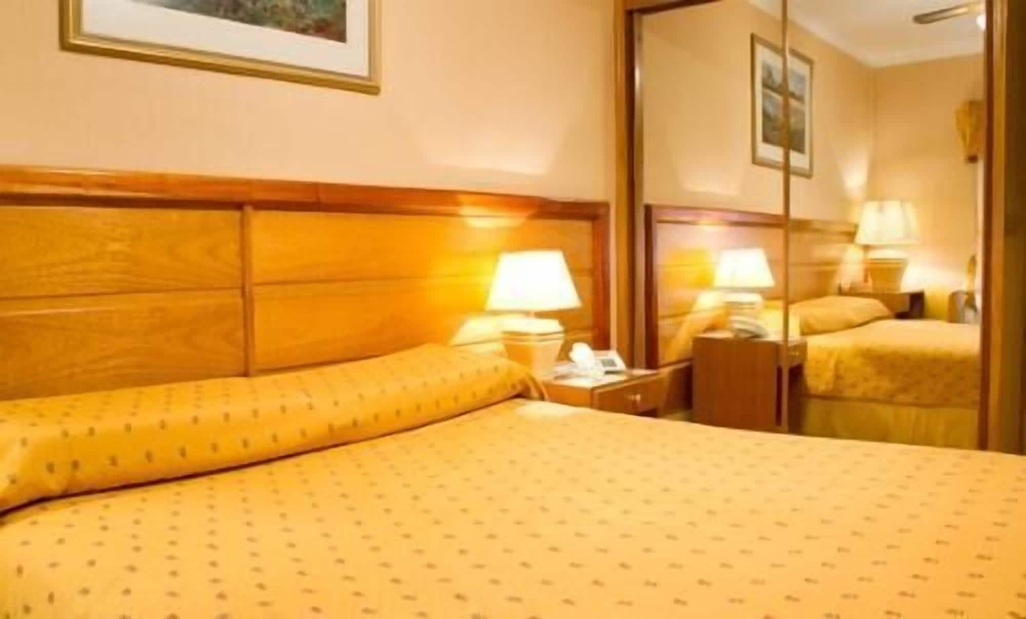 Hotel Provincial Mendoza Bagian luar foto