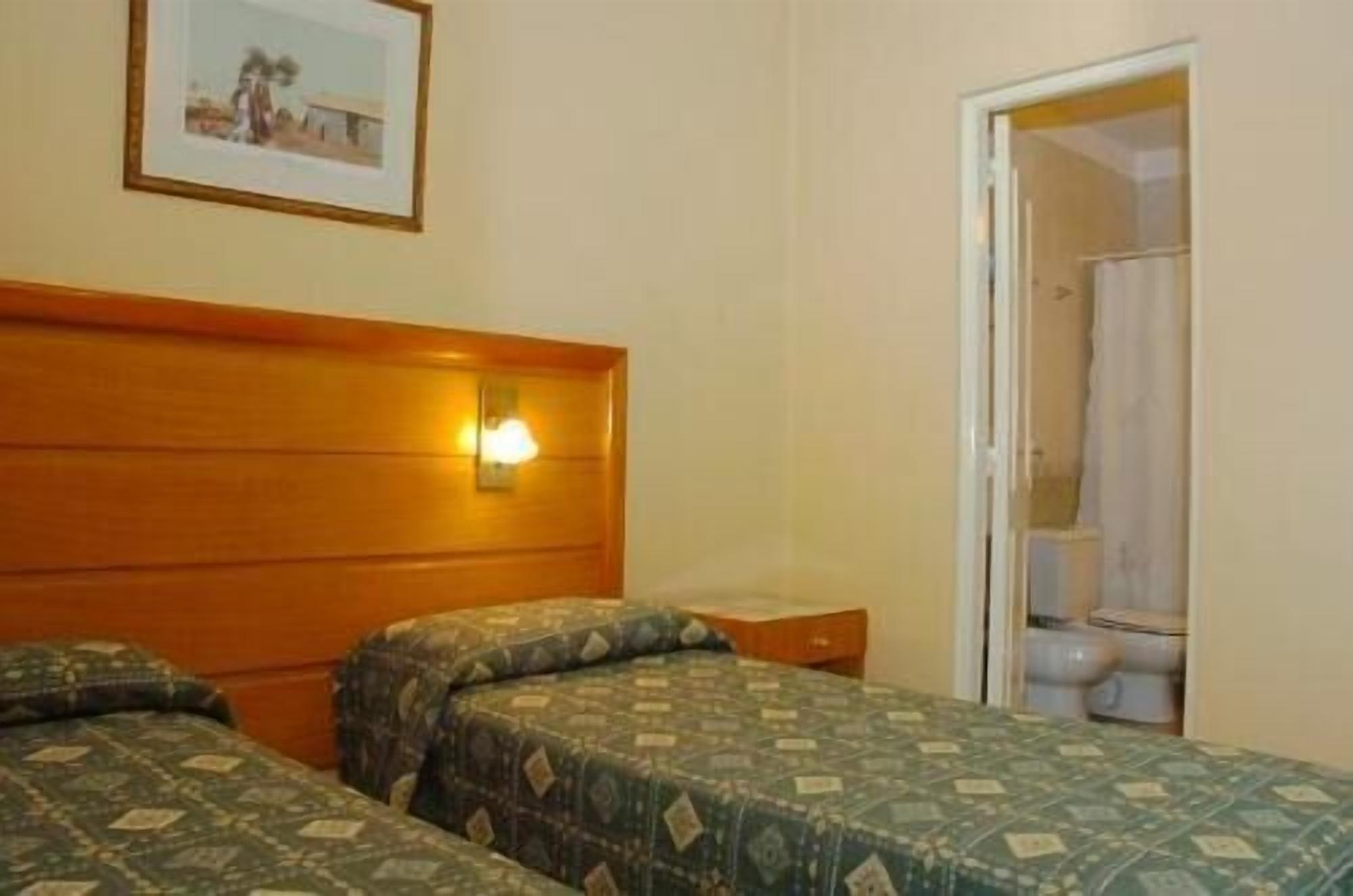 Hotel Provincial Mendoza Bagian luar foto