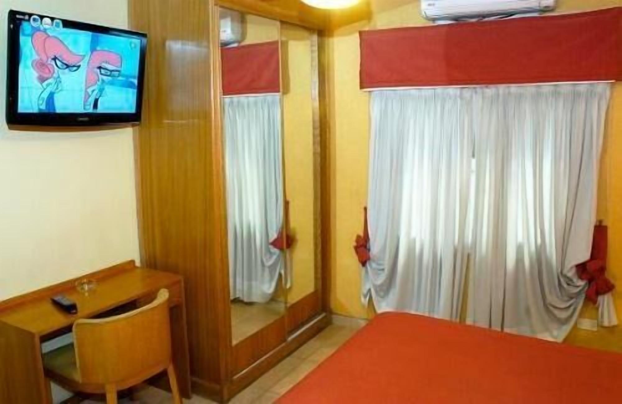 Hotel Provincial Mendoza Bagian luar foto